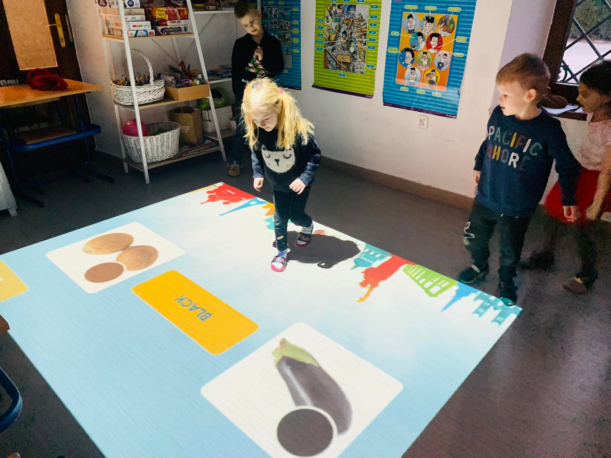 Gry i zabawy na magicznym dywanie.